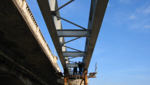 Pasarelă peste râul Bistrița