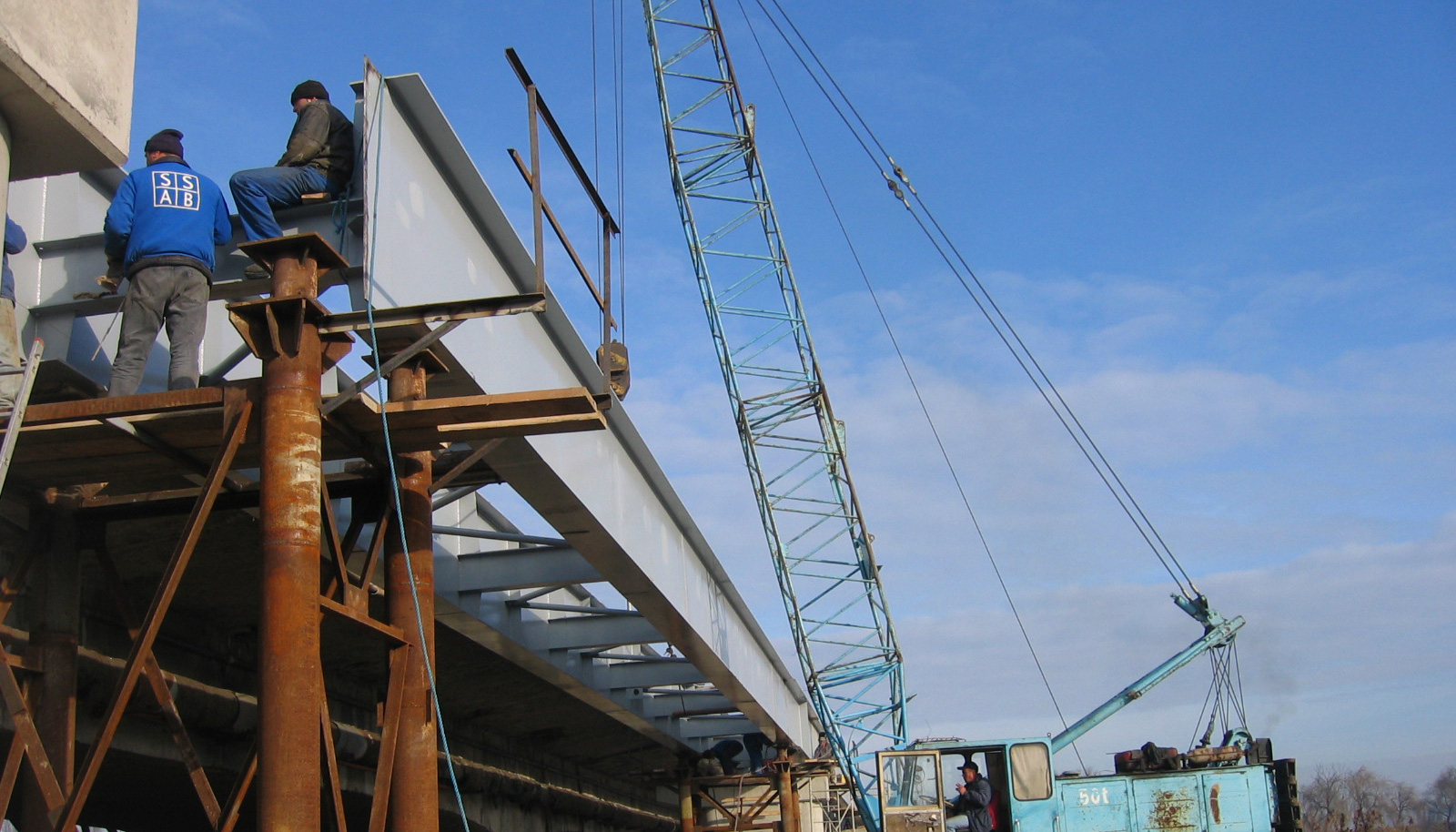 Pasarelă peste râul Bistrița