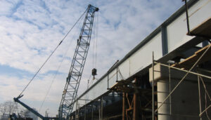 Pasarelă peste râul Bistrița